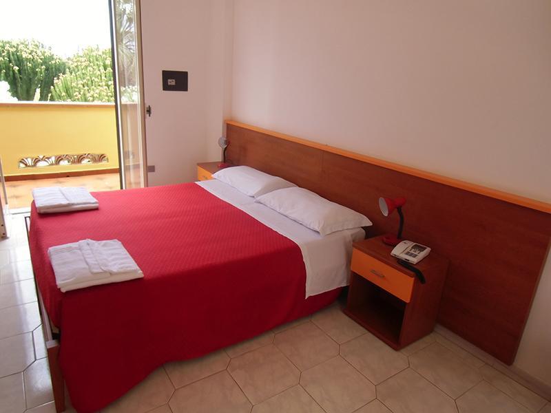 Villaggio Hotel Club Calanovellamare Piraino Szoba fotó
